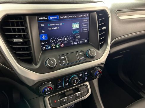 Used 2023 GMC Acadia SLT w/ Technology Package FWD image 13