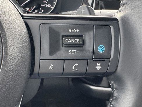 Used 2022 Nissan Pathfinder SV FWD image 27