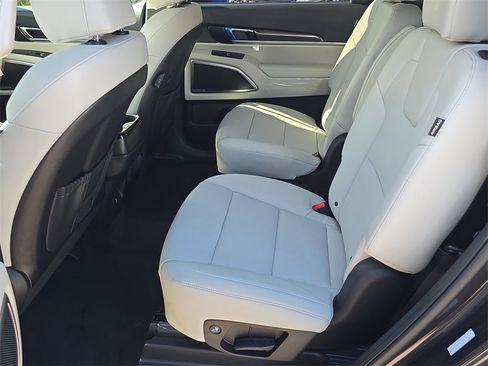 New 2025 Kia Telluride S image 19