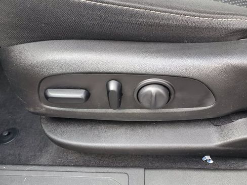 Used 2021 GMC Acadia SLE w/ Driver Convenience Package FWD image 21
