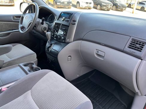 Used 2009 Toyota Sienna LE FWD image 19