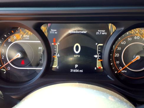 Used 2024 Jeep Wrangler Unlimited Sahara w/ Technology Group AWD/4WD image 30