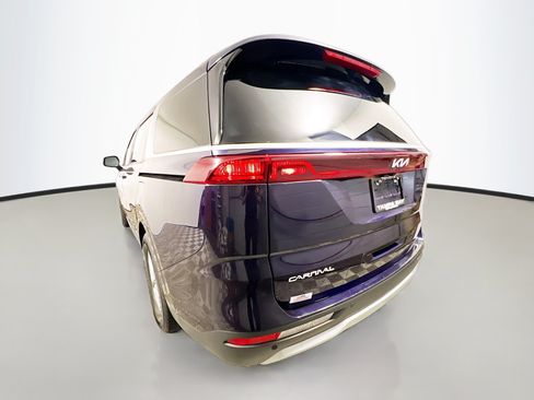 Used 2024 Kia Carnival LX FWD image 8