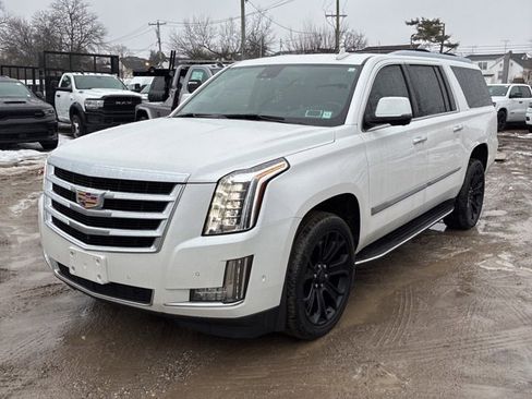 Used 2020 Cadillac Escalade ESV Luxury image 1