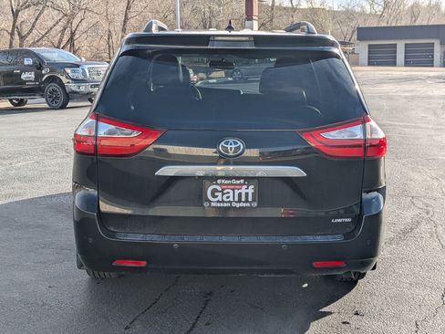 Used 2017 Toyota Sienna Limited Premium image 7