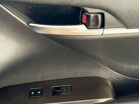 Used 2022 Toyota Camry SE image 25
