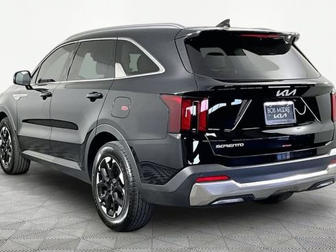 Certified 2026 Kia Sorento S w/ S Panoramic Sunroof Package FWD image 4