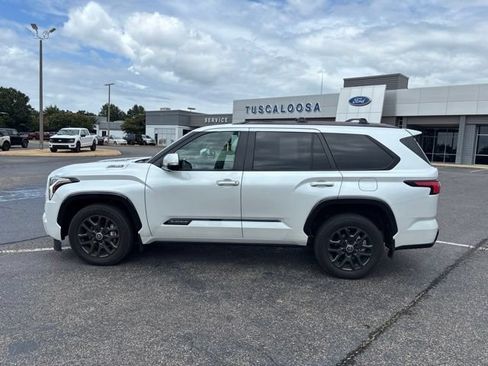 Used 2024 Toyota Sequoia Platinum AWD/4WD image 5