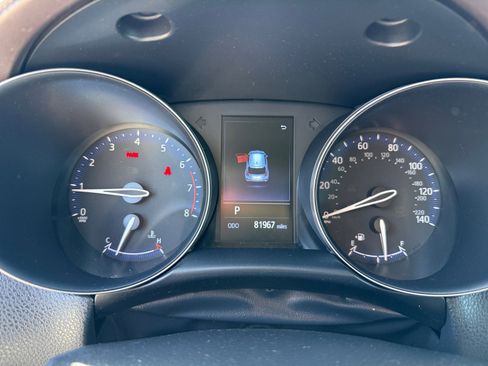 Used 2019 Toyota C-HR Limited image 11