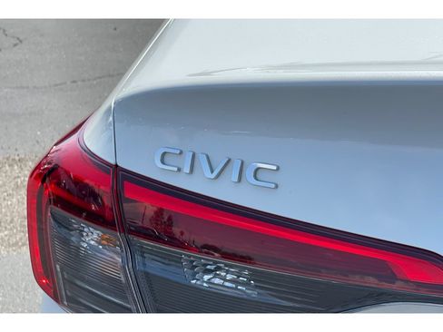 Used 2023 Honda Civic Sport image 17