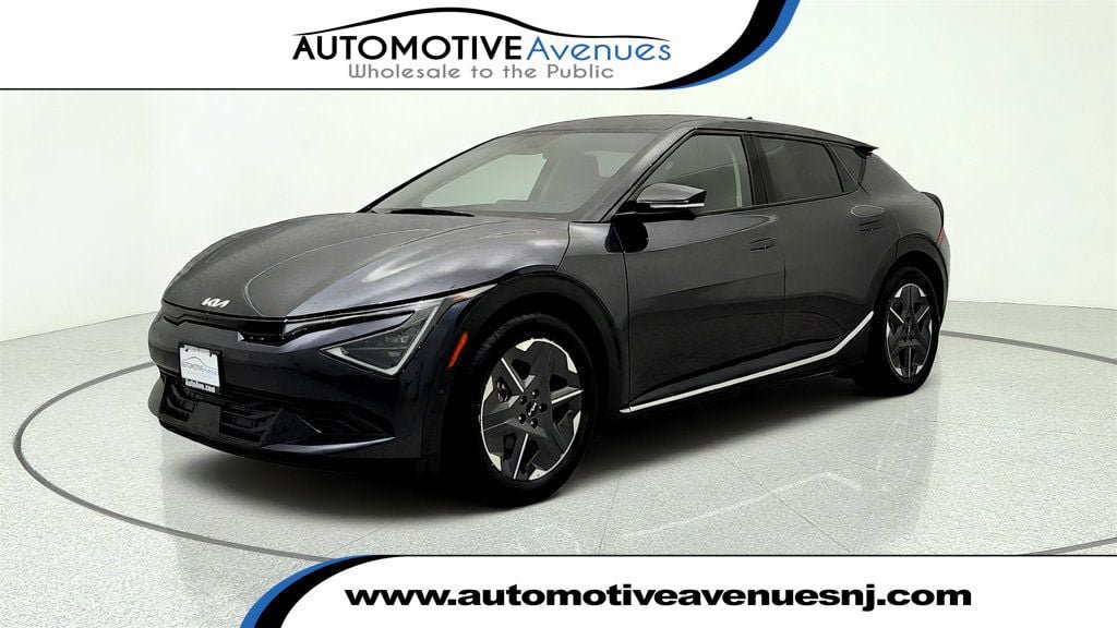 Used 2025 Kia EV6 Light w/ Light LR Technology Package RWD image 1