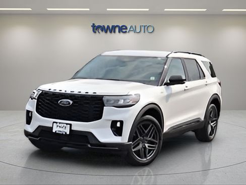 Used 2025 Ford Explorer ST-Line w/ ST-Line Street Pack AWD/4WD image 9