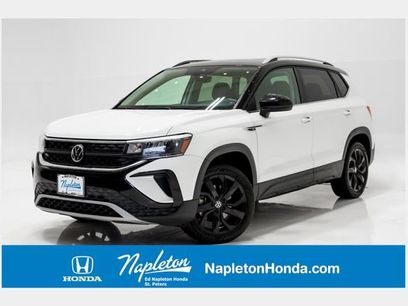 Used 2023 Volkswagen Taos SE w/ Panoramic Sunroof Package