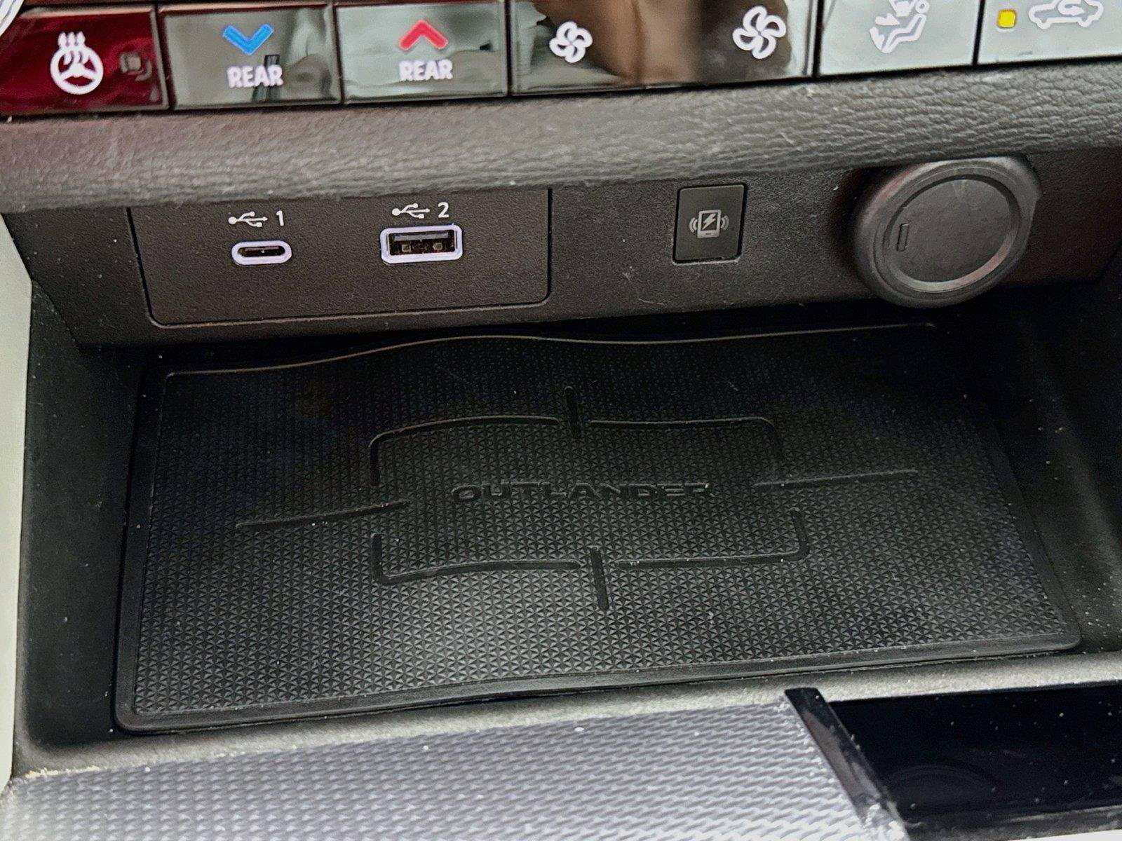 Used 2024 Mitsubishi Outlander 4WD Plug-In Hybrid image 24