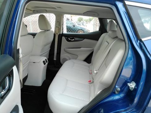 Used 2018 Nissan Rogue Sport SL w/ SL Premium Package FWD image 20