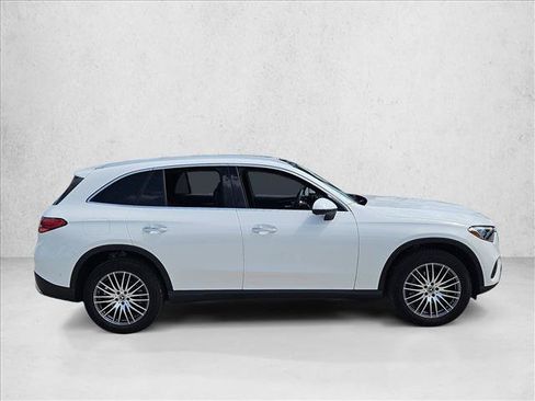 Used 2026 Mercedes-Benz GLC 300 image 4