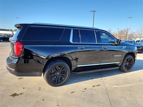 Used 2021 GMC Yukon XL SLT w/ SLT Premium Package image 2