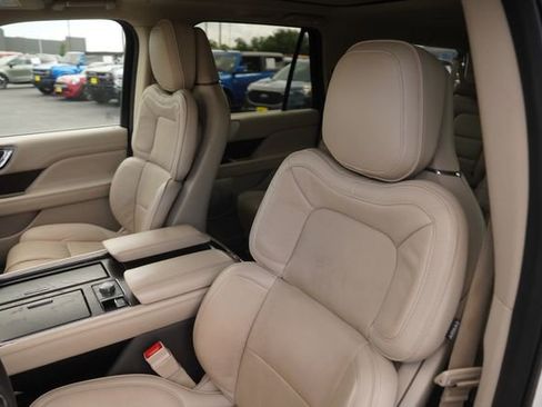 Used 2019 Lincoln Navigator L Reserve image 10