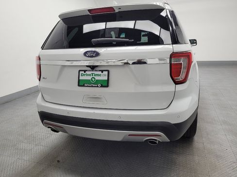 Used 2017 Ford Explorer XLT image 7