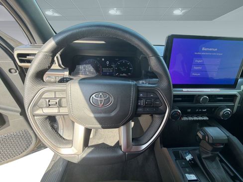 Used 2025 Toyota Tacoma TRD Sport AWD/4WD image 4