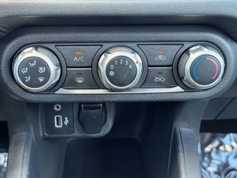 Used 2020 Nissan Versa S FWD image 25
