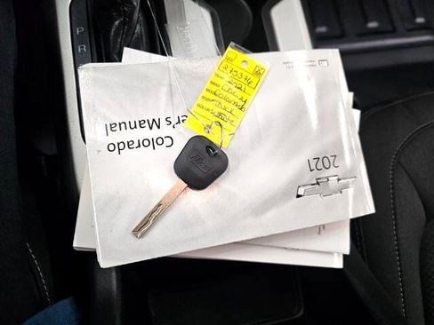 Used 2021 Chevrolet Colorado LT w/ Fleet Safety Package image 20