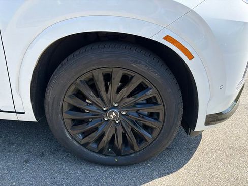 Used 2024 Hyundai Palisade Calligraphy image 12