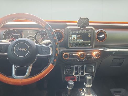 Used 2020 Jeep Gladiator Mojave AWD/4WD image 9
