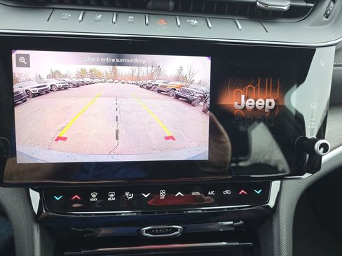 New 2026 Jeep Grand Cherokee L Limited w/ Limited Altitude Package AWD/4WD image 18