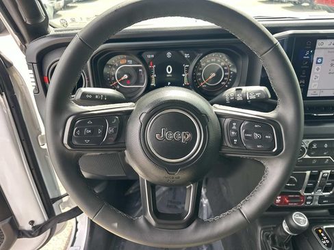 Used 2025 Jeep Wrangler Unlimited Rubicon w/ Convenience Group AWD/4WD image 24