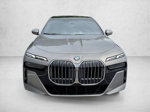 Used 2023 BMW 760i xDrive AWD/4WD image 2