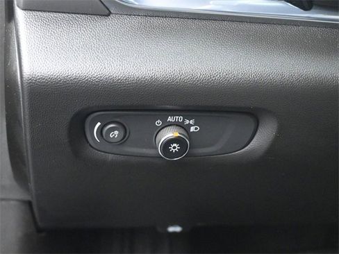 Used 2022 Chevrolet Traverse LT image 20