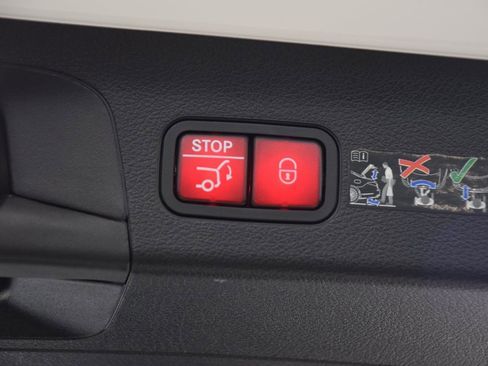 Certified 2025 Mercedes-Benz GLS 450 4MATIC image 35