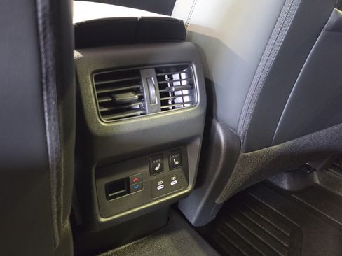 Used 2025 Nissan Rogue Platinum w/ Platinum Premium Package AWD/4WD image 19