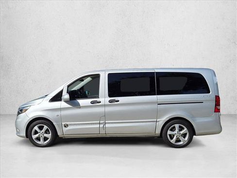 Used 2018 Mercedes-Benz Metris Passenger image 9