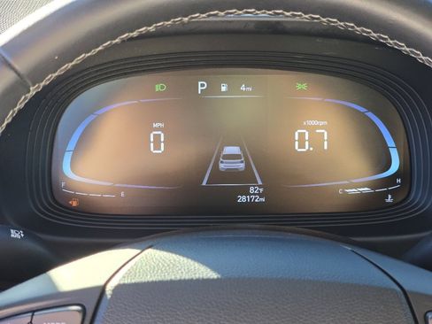 Used 2024 Hyundai Venue SEL image 7