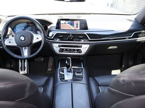 Used 2022 BMW 750i xDrive w/ Autobahn Package AWD/4WD image 25