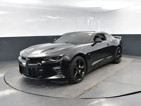 Used 2017 Chevrolet Camaro SS RWD image 3