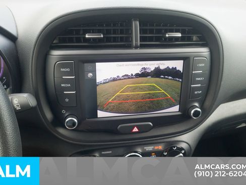 Used 2025 Kia Soul LX w/ LX Technology Package FWD image 9