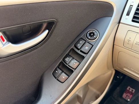 Used 2016 Hyundai Elantra GT FWD image 39