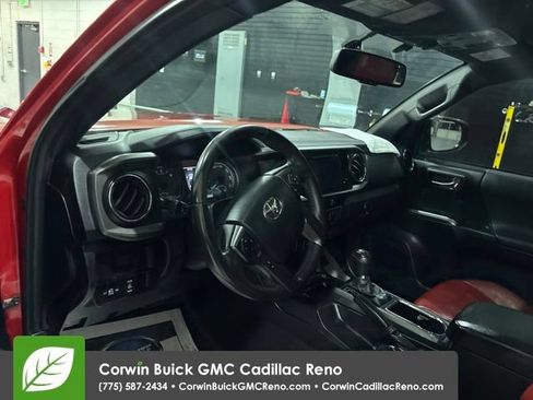 Used 2016 Toyota Tacoma TRD Off-Road w/ Premium & Technology Package AWD/4WD image 10