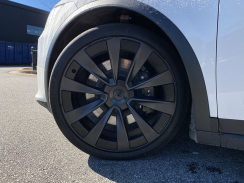 Used 2022 Tesla Model X Plaid image 17