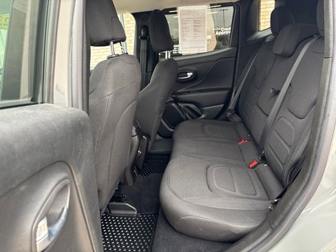 Used 2022 Jeep Renegade Latitude w/ Convenience Group image 4