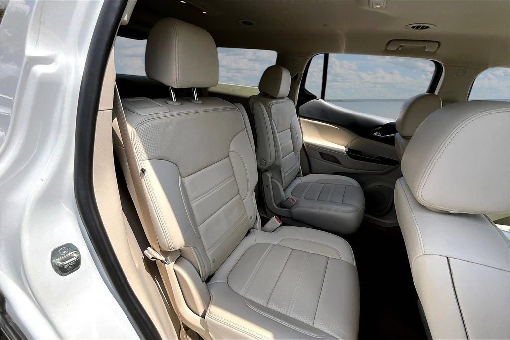 Used 2020 GMC Acadia Denali w/ Technology Package FWD image 25