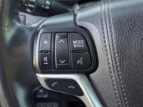 Used 2018 Toyota Highlander XLE image 22