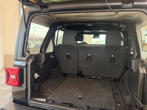 Used 2024 Jeep Wrangler Unlimited Rubicon image 28