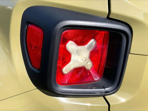 Used 2015 Jeep Renegade Latitude image 29