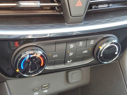 Used 2025 Buick Encore GX Sport Touring image 29