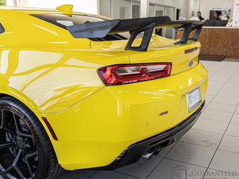 Used 2018 Chevrolet Camaro SS RWD image 12