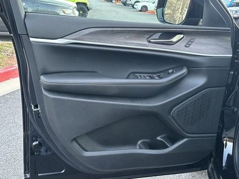 New 2025 Jeep Grand Cherokee Limited image 11